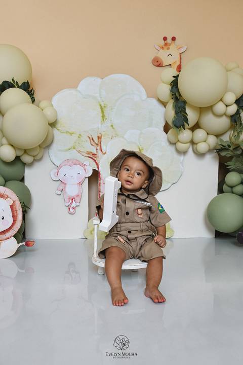 Ensaio de Acompanhamento de bebê. Evelyn Moura Fotografia. Fotógrafa em Niterói, Rio de Janeiro. Newborn. Festa infantil - Smash the cake - Smash the fruit - bebê - ensaio de 1 ano - viral - disney - festa de aniversário - safari'
