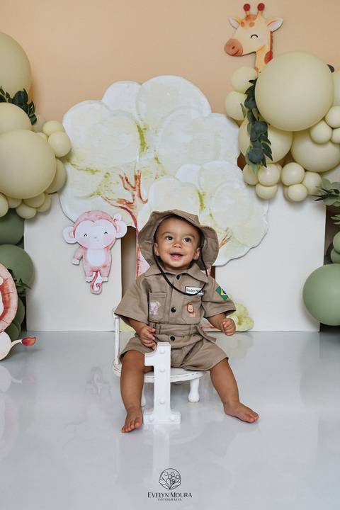 Ensaio de Acompanhamento de bebê. Evelyn Moura Fotografia. Fotógrafa em Niterói, Rio de Janeiro. Newborn. Festa infantil - Smash the cake - Smash the fruit - bebê - ensaio de 1 ano - viral - disney - festa de aniversário - safari'