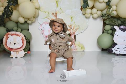 Ensaio de Acompanhamento de bebê. Evelyn Moura Fotografia. Fotógrafa em Niterói, Rio de Janeiro. Newborn. Festa infantil - Smash the cake - Smash the fruit - bebê - ensaio de 1 ano - viral - disney - festa de aniversário - safari'