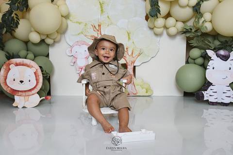 Ensaio de Acompanhamento de bebê. Evelyn Moura Fotografia. Fotógrafa em Niterói, Rio de Janeiro. Newborn. Festa infantil - Smash the cake - Smash the fruit - bebê - ensaio de 1 ano - viral - disney - festa de aniversário - safari'