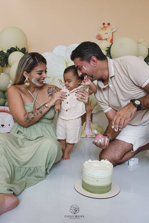 Ensaio de Acompanhamento de bebê. Evelyn Moura Fotografia. Fotógrafa em Niterói, Rio de Janeiro. Newborn. Festa infantil - Smash the cake - Smash the fruit - bebê - ensaio de 1 ano - viral - disney - festa de aniversário - safari'