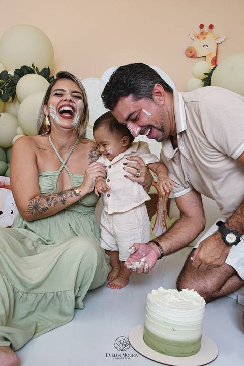Ensaio de Acompanhamento de bebê. Evelyn Moura Fotografia. Fotógrafa em Niterói, Rio de Janeiro. Newborn. Festa infantil - Smash the cake - Smash the fruit - bebê - ensaio de 1 ano - viral - disney - festa de aniversário - safari'