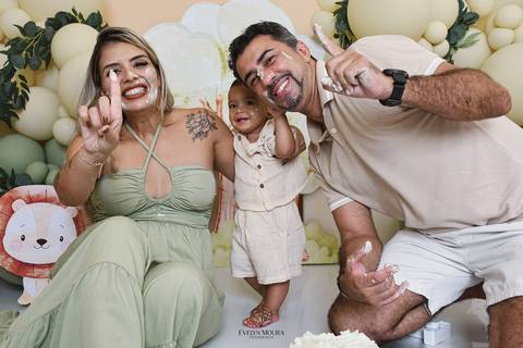 Ensaio de Acompanhamento de bebê. Evelyn Moura Fotografia. Fotógrafa em Niterói, Rio de Janeiro. Newborn. Festa infantil - Smash the cake - Smash the fruit - bebê - ensaio de 1 ano - viral - disney - festa de aniversário - safari'