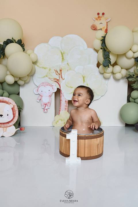 Ensaio de Acompanhamento de bebê. Evelyn Moura Fotografia. Fotógrafa em Niterói, Rio de Janeiro. Newborn. Festa infantil - Smash the cake - Smash the fruit - bebê - ensaio de 1 ano - viral - disney - festa de aniversário - safari'