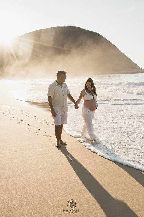 ensaio de gestante externo em Niterói, em Itacoatiara na praia'