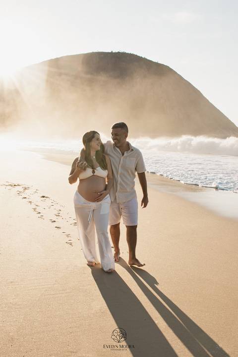 ensaio de gestante externo em Niterói, em Itacoatiara na praia'