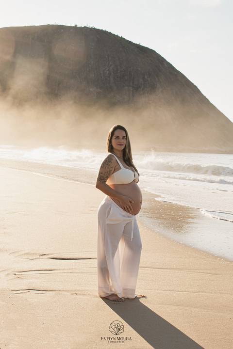 ensaio de gestante externo em Niterói, em Itacoatiara na praiaensaio de gestante externo em Niterói, em Itacoatiara na praia'