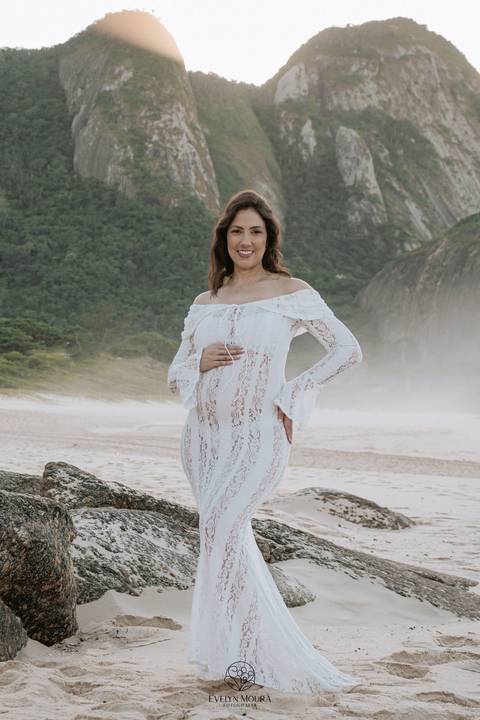 ensaio de gestante externo em Niterói, em Itacoatiara na praia'