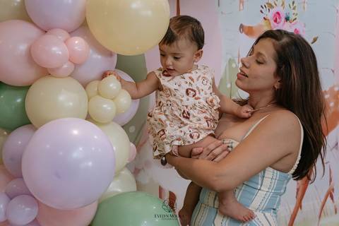 Festa Infantil - Evelyn Moura Fotografia - Fotografia em Niterói, Rio de Janeiro - casa de festa - decoração - decoração de festa - festa colorida- docinhos - bolo - criança - crianças - festa linda - tema safari- casa de festa '