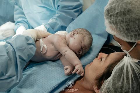 Fotografia de Parto - Newborn - Evelyn Moura Fotografia em Niterói, Rio de Janeiro - ensaio infantil - newborn de recém nascido - partos - parto em niteroi - registro de parto - maternidade são francisco - doce nascer - parto humanizado - andrea barbosa '