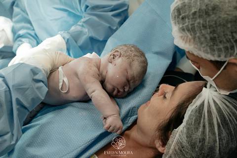 Fotografia de Parto - Newborn - Evelyn Moura Fotografia em Niterói, Rio de Janeiro - ensaio infantil - newborn de recém nascido - partos - parto em niteroi - registro de parto - maternidade são francisco - doce nascer - parto humanizado - andrea barbosa '