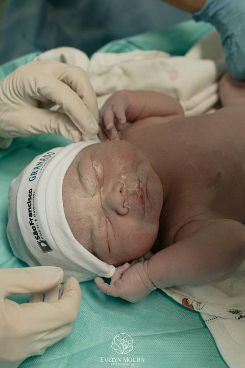 Fotografia de Parto - Newborn - Evelyn Moura Fotografia em Niterói, Rio de Janeiro - ensaio infantil - newborn de recém nascido - partos - parto em niteroi - registro de parto - maternidade são francisco - doce nascer - parto humanizado - andrea barbosa '