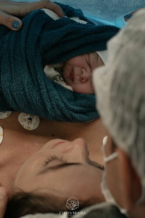 Fotografia de Parto - Newborn - Evelyn Moura Fotografia em Niterói, Rio de Janeiro - ensaio infantil - newborn de recém nascido - partos - parto em niteroi - registro de parto - maternidade são francisco - doce nascer - parto humanizado - andrea barbosa '