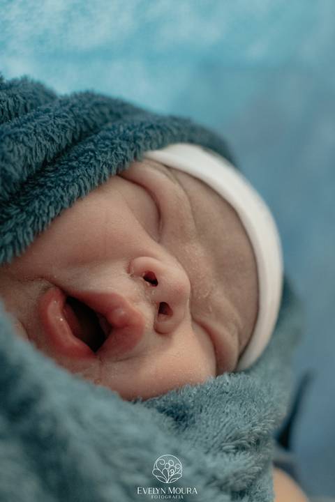 Fotografia de Parto - Newborn - Evelyn Moura Fotografia em Niterói, Rio de Janeiro - ensaio infantil - newborn de recém nascido - partos - parto em niteroi - registro de parto - maternidade são francisco - doce nascer - parto humanizado - andrea barbosa '