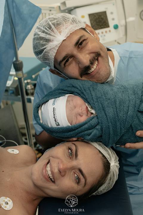 Fotografia de Parto - Newborn - Evelyn Moura Fotografia em Niterói, Rio de Janeiro - ensaio infantil - newborn de recém nascido - partos - parto em niteroi - registro de parto - maternidade são francisco - doce nascer - parto humanizado - andrea barbosa '