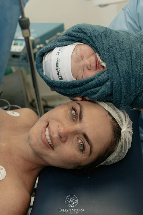 Fotografia de Parto - Newborn - Evelyn Moura Fotografia em Niterói, Rio de Janeiro - ensaio infantil - newborn de recém nascido - partos - parto em niteroi - registro de parto - maternidade são francisco - doce nascer - parto humanizado - andrea barbosa '