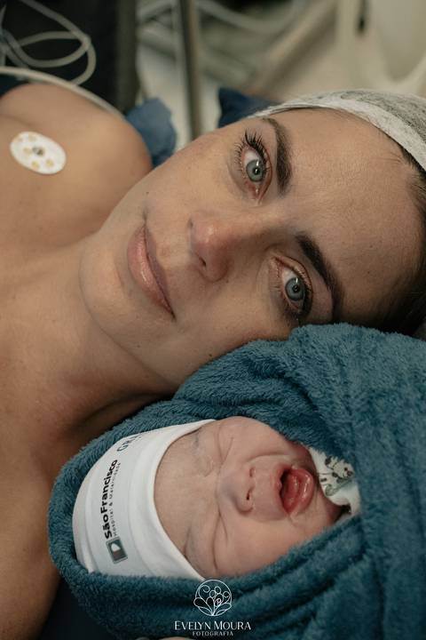Fotografia de Parto - Newborn - Evelyn Moura Fotografia em Niterói, Rio de Janeiro - ensaio infantil - newborn de recém nascido - partos - parto em niteroi - registro de parto - maternidade são francisco - doce nascer - parto humanizado - andrea barbosa '