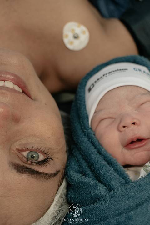 Fotografia de Parto - Newborn - Evelyn Moura Fotografia em Niterói, Rio de Janeiro - ensaio infantil - newborn de recém nascido - partos - parto em niteroi - registro de parto - maternidade são francisco - doce nascer - parto humanizado - andrea barbosa '