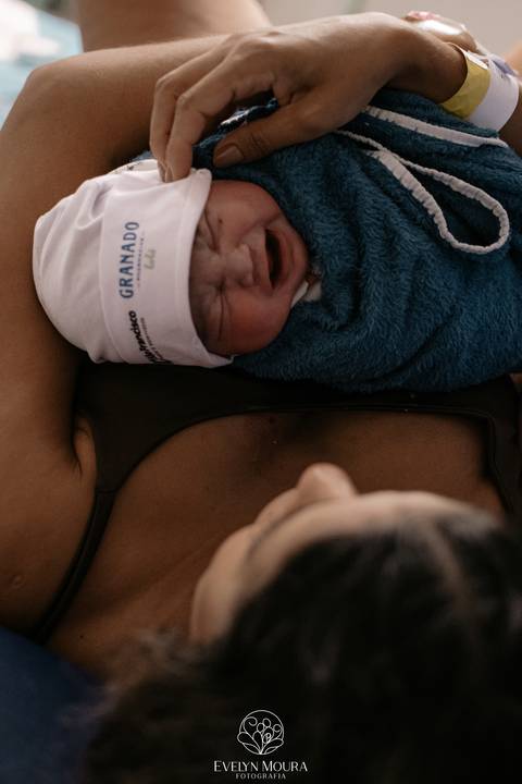 Fotografia de Parto - Newborn - Evelyn Moura Fotografia em Niterói, Rio de Janeiro - ensaio infantil - newborn de recém nascido - partos - parto em niteroi - registro de parto - maternidade são francisco - parto normal - parto humanizado - andrea barbosa '