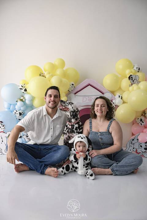 Ensaio de Acompanhamento de bebê. Evelyn Moura Fotografia. Fotógrafa em Niterói, Rio de Janeiro. Newborn. Festa infantil - Smash the cake - Smash the fruit - bebê - ensaio de 1 ano - viral - disney - festa de aniversário - 101 dalmatas disney - floresta '