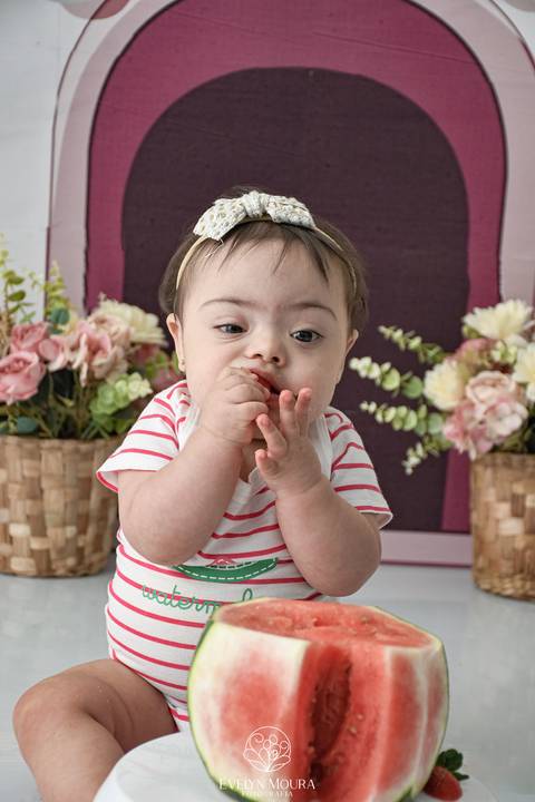 Ensaio de Acompanhamento de bebê. Evelyn Moura Fotografia. Fotógrafa em Niterói, Rio de Janeiro. Newborn. Festa infantil - Smash the cake - Smash the fruit - bebê - ensaio de 1 ano - viral - disney - festa de aniversário - 101 dalmatas disney - floresta '