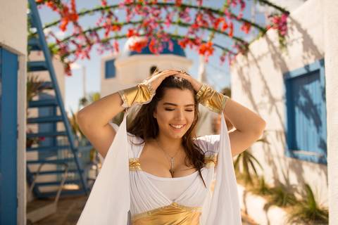 Menina de 15 anos na grécia. Sessão fotográfica de 15 anos feito pelo fotógrafo Rafael Ohana em Brasília-DF'