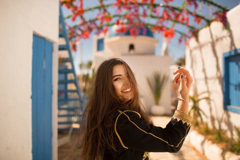 Menina de 15 anos dançando musica grega. Sessão fotográfica de 15 anos feito pelo fotógrafo Rafael Ohana em Brasília-DF'