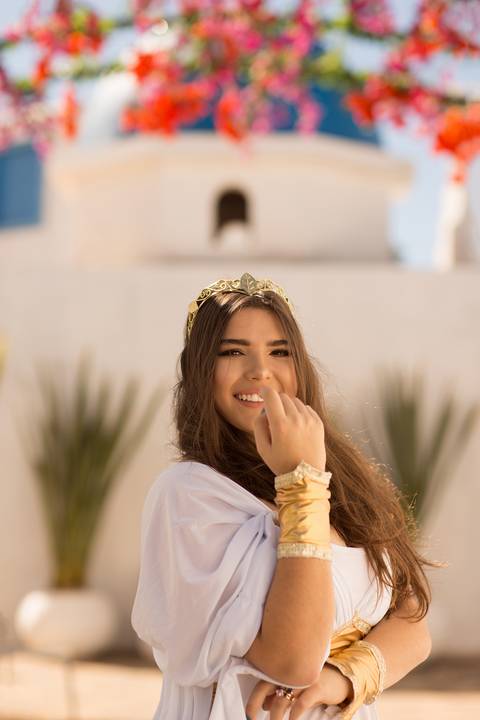 Linda menina de 15 anos em ensaio fotográfico de temática grega. Sessão fotográfica de 15 anos feito pelo fotógrafo Rafael Ohana em Brasília-DF'