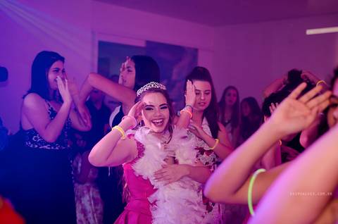 Festa de 15 anos rosa, festa de  15 anos dos sonhos, decoração rosa, princesa, festa de 15 anos fazenda rio grande e mandirituba'