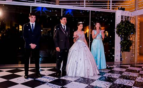 festa 15 anos, making off debutante, fotografo fazenda rio grande, fotografo mandirituba, fotografo curitiba, festa restaurante terra pampeana, debutante, princesa, 15 anos,  vestido debutante, vestido princesa.'