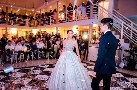 festa 15 anos, making off debutante, fotografo fazenda rio grande, fotografo mandirituba, fotografo curitiba, festa restaurante terra pampeana, debutante, princesa, 15 anos,  vestido debutante, vestido princesa.'