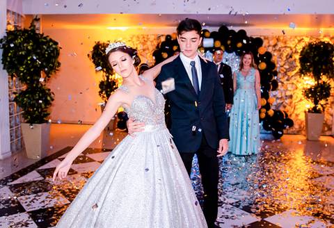 festa 15 anos, making off debutante, fotografo fazenda rio grande, fotografo mandirituba, fotografo curitiba, festa restaurante terra pampeana, debutante, princesa, 15 anos,  vestido debutante, vestido princesa.'