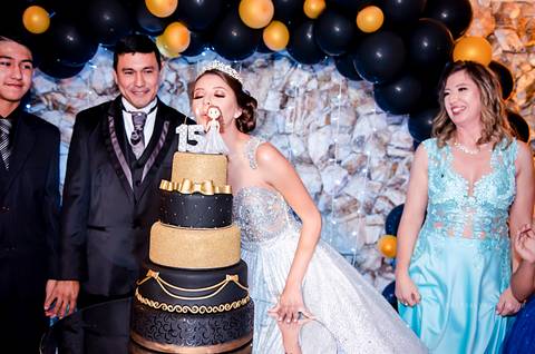 festa 15 anos, making off debutante, fotografo fazenda rio grande, fotografo mandirituba, fotografo curitiba, festa restaurante terra pampeana, debutante, princesa, 15 anos,  vestido debutante, vestido princesa.'