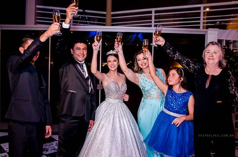 festa 15 anos, making off debutante, fotografo fazenda rio grande, fotografo mandirituba, fotografo curitiba, festa restaurante terra pampeana, debutante, princesa, 15 anos,  vestido debutante, vestido princesa.'