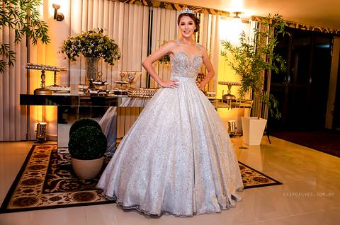 festa 15 anos, making off debutante, fotografo fazenda rio grande, fotografo mandirituba, fotografo curitiba, festa restaurante terra pampeana, debutante, princesa, 15 anos,  vestido debutante, vestido princesa.'