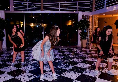 festa 15 anos, making off debutante, fotografo fazenda rio grande, fotografo mandirituba, fotografo curitiba, festa restaurante terra pampeana, debutante, princesa, 15 anos,  vestido debutante, vestido princesa.'