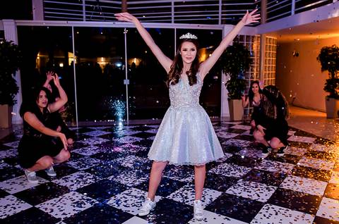 festa 15 anos, making off debutante, fotografo fazenda rio grande, fotografo mandirituba, fotografo curitiba, festa restaurante terra pampeana, debutante, princesa, 15 anos,  vestido debutante, vestido princesa.'