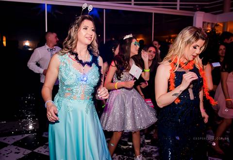 festa 15 anos, making off debutante, fotografo fazenda rio grande, fotografo mandirituba, fotografo curitiba, festa restaurante terra pampeana, debutante, princesa, 15 anos,  vestido debutante, vestido princesa.'