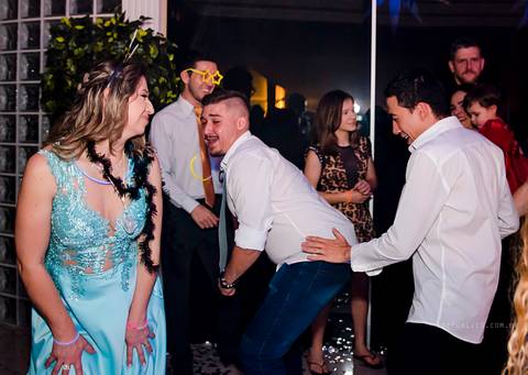 festa 15 anos, making off debutante, fotografo fazenda rio grande, fotografo mandirituba, fotografo curitiba, festa restaurante terra pampeana, debutante, princesa, 15 anos,  vestido debutante, vestido princesa.'