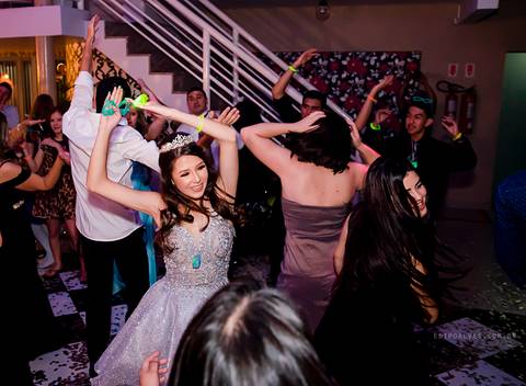 festa 15 anos, making off debutante, fotografo fazenda rio grande, fotografo mandirituba, fotografo curitiba, festa restaurante terra pampeana, debutante, princesa, 15 anos,  vestido debutante, vestido princesa.'