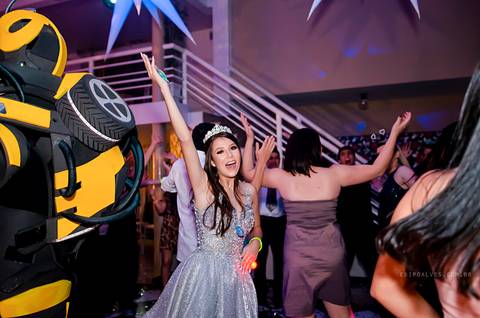 festa 15 anos, making off debutante, fotografo fazenda rio grande, fotografo mandirituba, fotografo curitiba, festa restaurante terra pampeana, debutante, princesa, 15 anos,  vestido debutante, vestido princesa.'