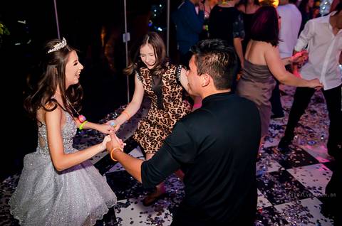 festa 15 anos, making off debutante, fotografo fazenda rio grande, fotografo mandirituba, fotografo curitiba, festa restaurante terra pampeana, debutante, princesa, 15 anos,  vestido debutante, vestido princesa.'