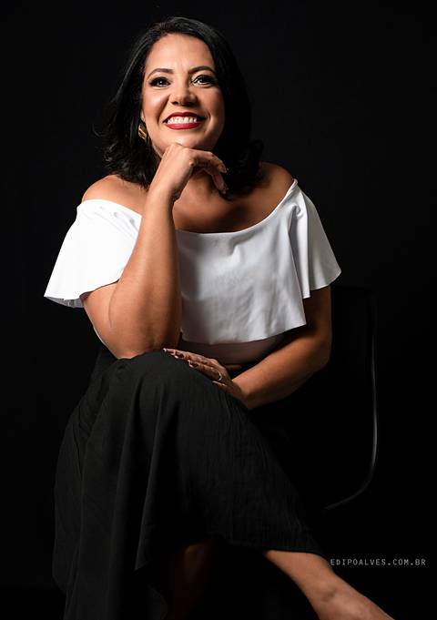 Ensaio feminino, ensaio de 50 anos, ensaio em studio, mulheres maduras, fotografo fazenda rio grande,  fotografo em curitiba, studio fotográfico em fazenda rio grande, studio fotográfico.'
