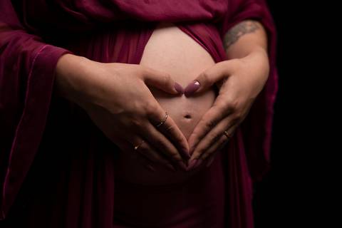 ensaio fotográfico, fotos gestante, lugares para fotos em Curitiba, figurino gestante, fotos gestante em studio, gestante em parque, gestante em curitiba, fotografo de gestante, fotografo fazenda rio grande, fotografo Curitiba, lugar para ensaio gestante'