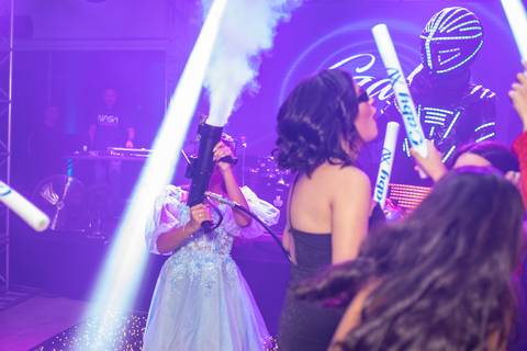 O Robô não poderia faltar para esse momento então, CO² e vamos festejar!'