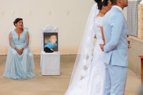 O seu Pai se fez presente sim, no dia do casamento de sua filha!'