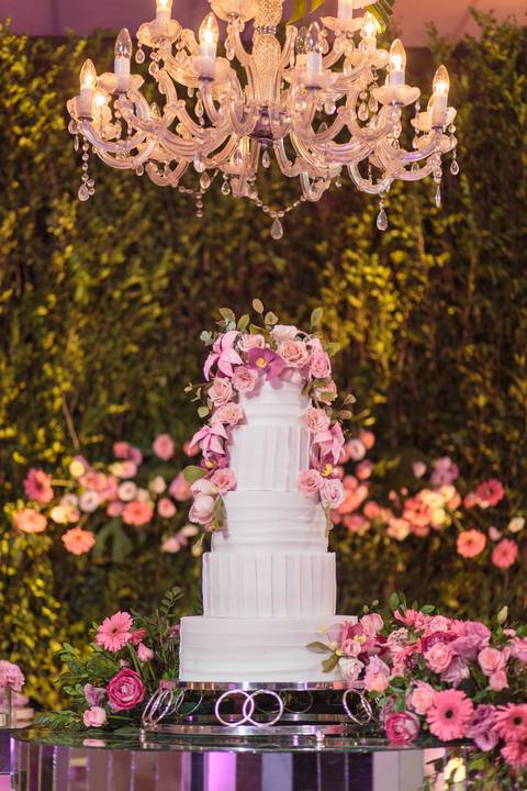 Aqui me deparo com esse lindo Bolo!'