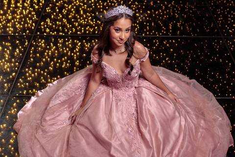 Essa foto com certeza irá fazer parte do seu lindo álbum fotográfico, que iremos produzir!'