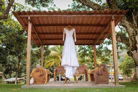 Esse vestido é tão lindo que merecia um local só para ele e colocamos nesse '