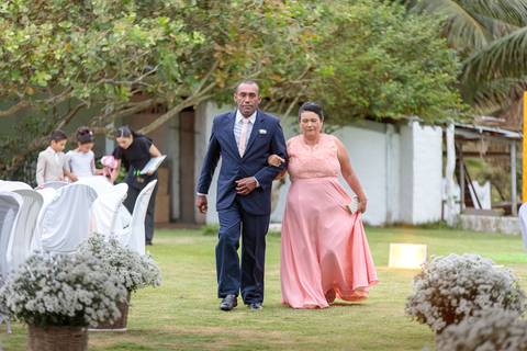 Agora a Mamãe da Noiva e o Pai do Noivo.'